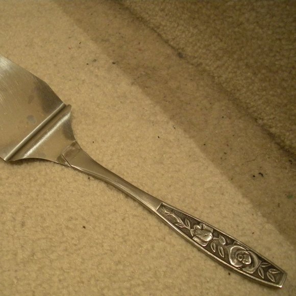 Cake Lifter Stainless Steel Rose Pattern Handle Collectible Server Vtg Japan - Picture 2 of 3